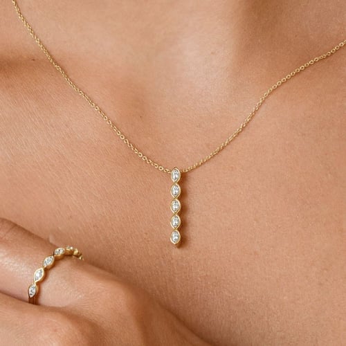 Goldener Anhänger mit Diamanten Alice