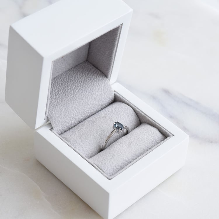 Minimalistischer Ring mit Londoner Topas Aelita 85984