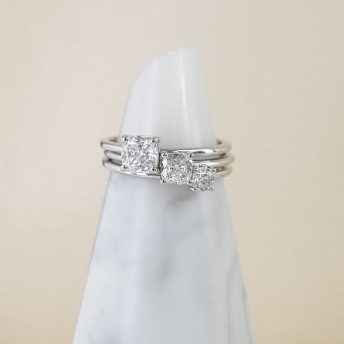 Verlobungsring mit einem Diamanten in Kissenform Macey