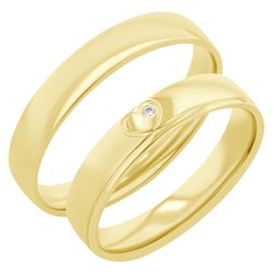 Goldene Eheringe mit einem Herzen und einem Diamanten Maline
