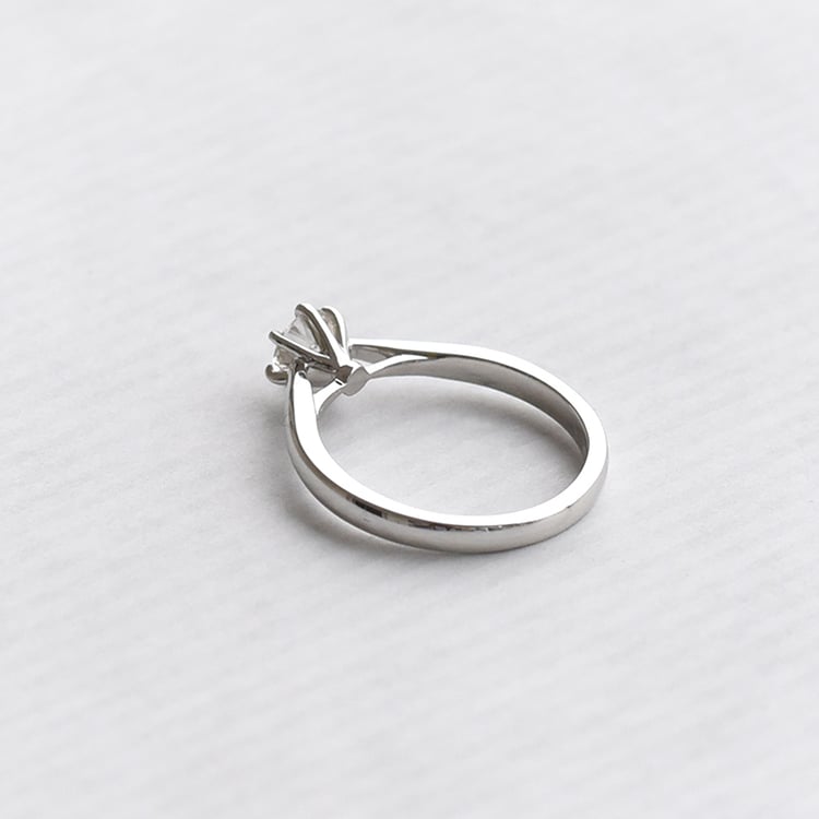 Ring aus Platin 69696