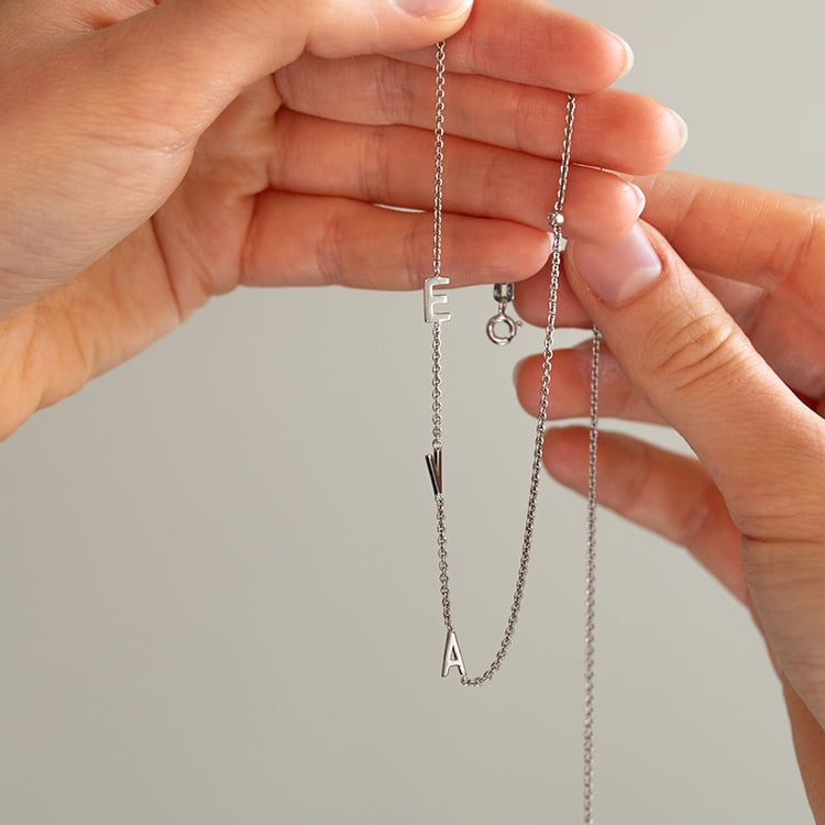 Halskette mit drei Buchstaben Ihrer Wahl und Lab Grown Diamanten Lupe 145496