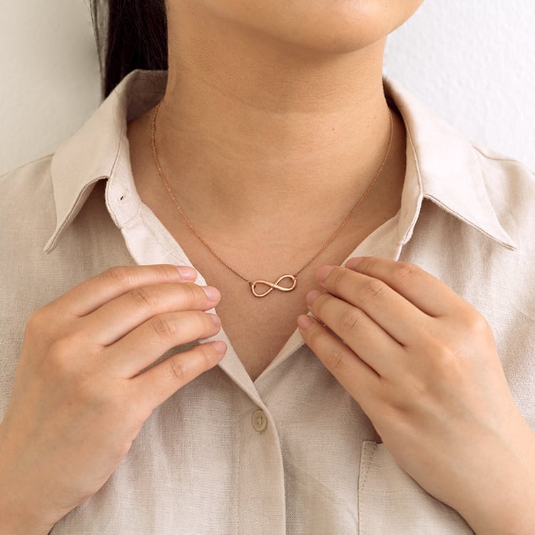 Silberhalskette im minimalistischen Design Infinity 124600