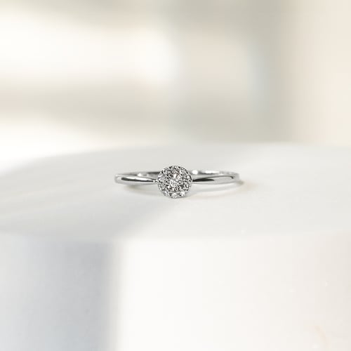 Goldener Verlobungsring voller Diamanten Arline