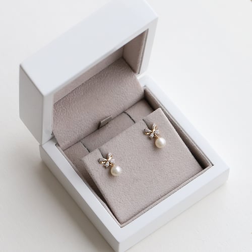 Perlenschmuck Set mit Schleife und Diamanten Cherlys
