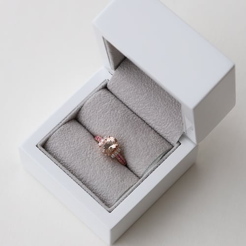 Morganitring mit Saphiren und Diamanten Jemiah