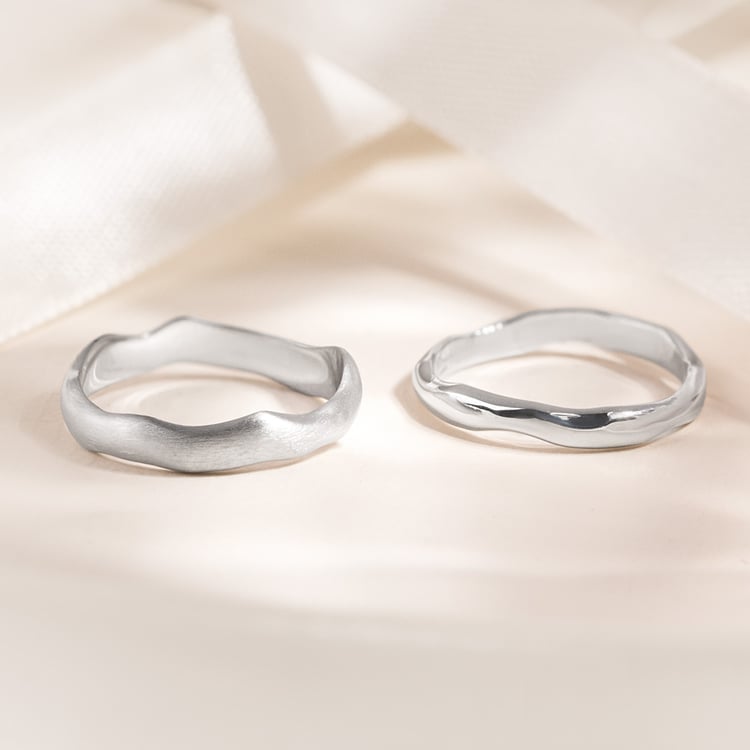 Glänzende Eheringe aus Gold 157079