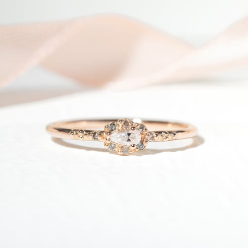 Ring mit Moissanit und Salt and Pepper Diamanten Kaylyn