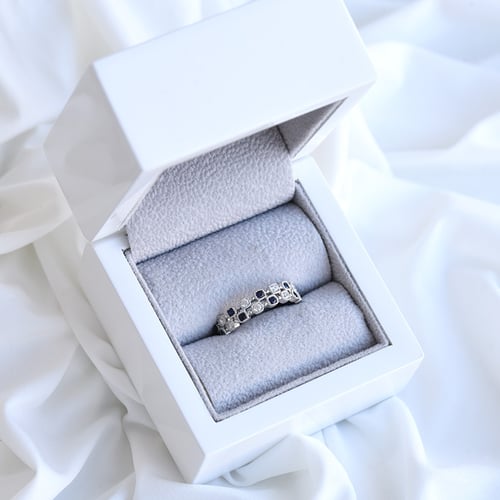 Eleganter Eternity-Ring mit Saphiren und Diamanten Sissie