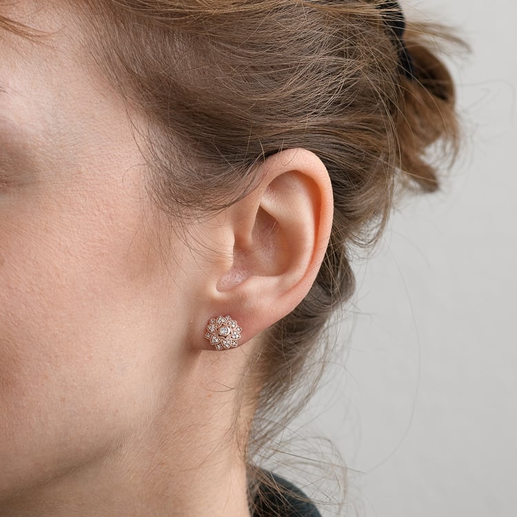 Silberne Ohrstecker mit einer Blume aus Lab Grown Diamanten Bethel 134145