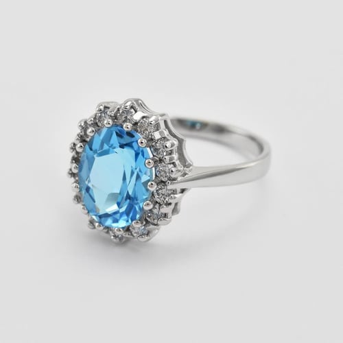 Ring mit blauem Topas und Diamanten Chrys