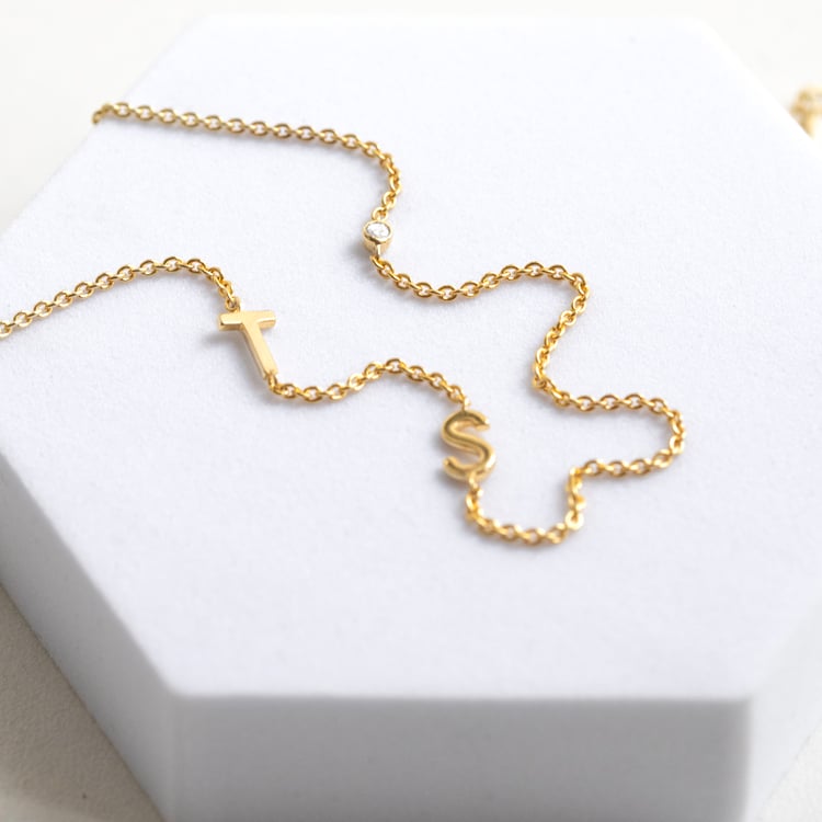 Halskette mit zwei Buchstaben Ihrer Wahl und Diamanten Lupe 145513