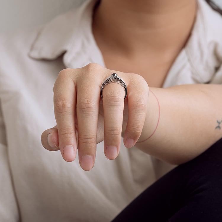 Vintage Verlobungsring mit schwarzem Diamant Lerien 129379