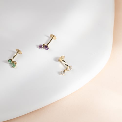 Goldener Piercingstecker mit Zirkonia Dyre