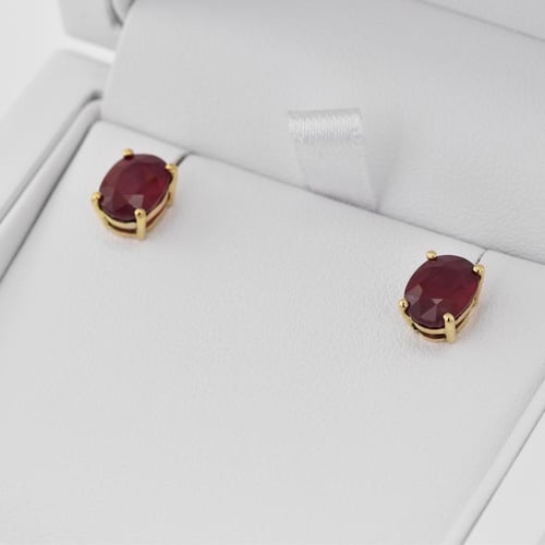 Rubinohrringe aus 750er Gold Deepti