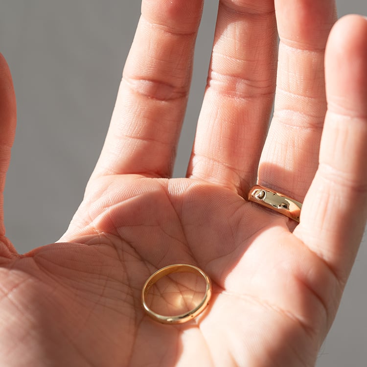 Eheringe mit der Gravur von Mond und Sternen Furilla 120007