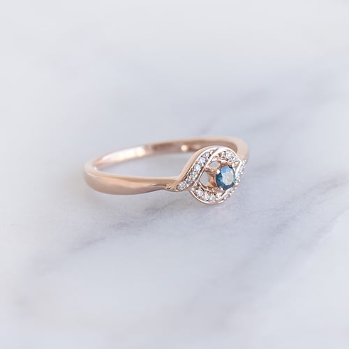 Verlobungsring mit blauem Diamant Nurisa
