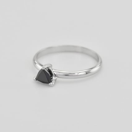 Ring mit schwarzem trillion Diamant Valla