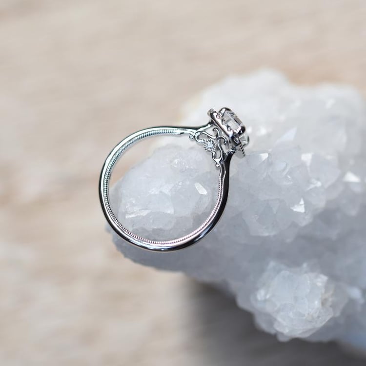 Bezaubernder Goldring voll von Diamanten 49482