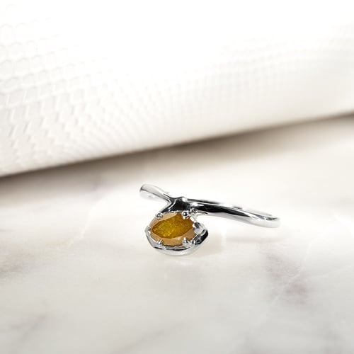 Atypischer Goldring mit Salt and Pepper Diamant in Marquise Form Tulio