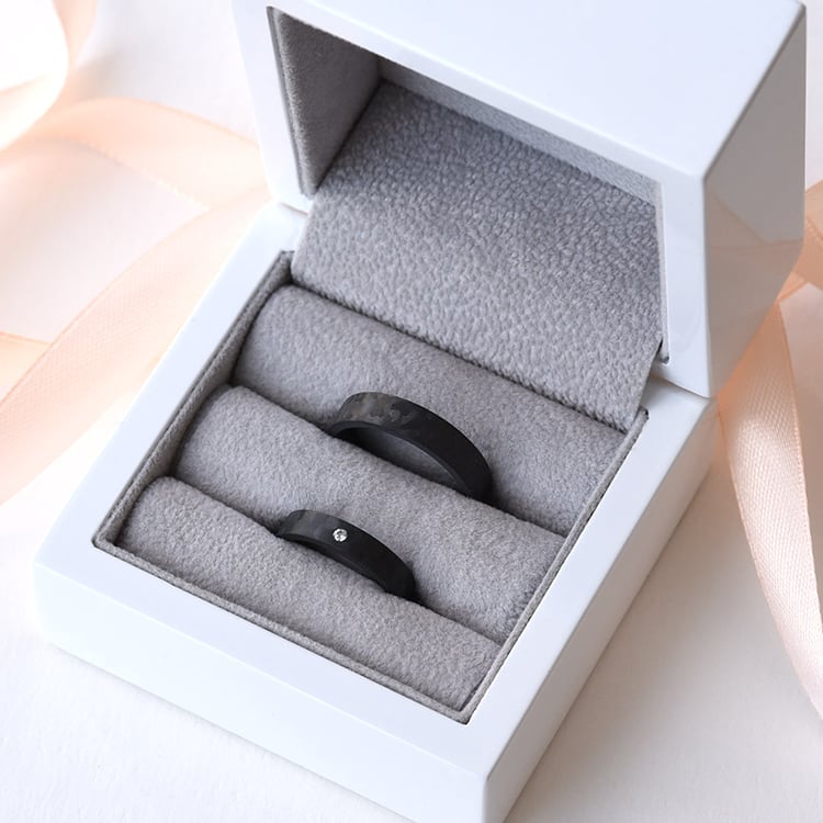 Trauringe aus Carbon mit Diamant Noits 77513