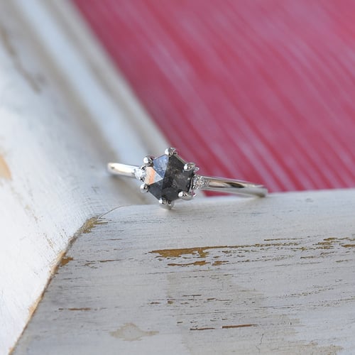 Goldring mit Salt and Pepper Diamant und Lab Grown Diamanten Felice