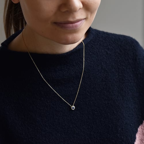 Halo-Anhänger mit Saphir Vicky
