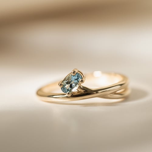 Ring mit einem ovalen Aquamarin Emeli
