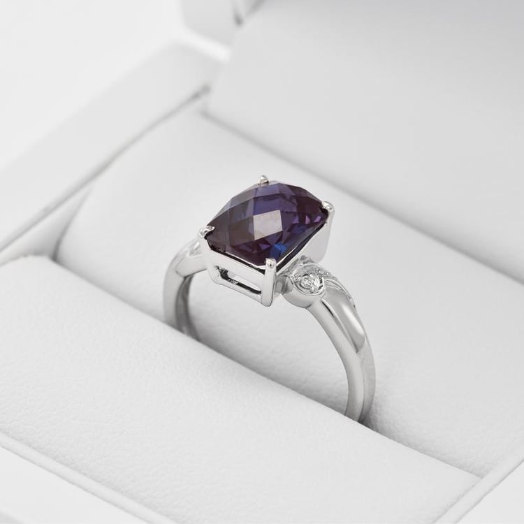 Goldener Ring mit Alexandrit und Diamanten Tiall 32947