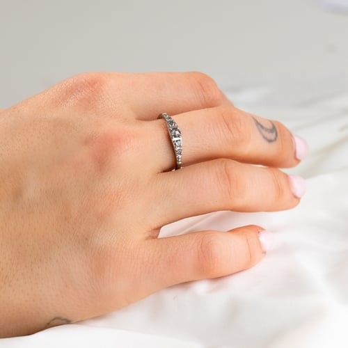 Ring mit einem Salt and Pepper Diamanten Tamir