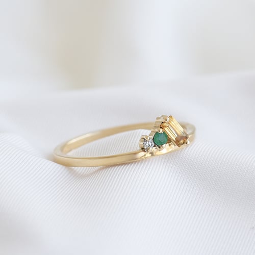 Cluster-Ring aus Gold mit Citrin, Smaragd und einem Diamanten Dalit