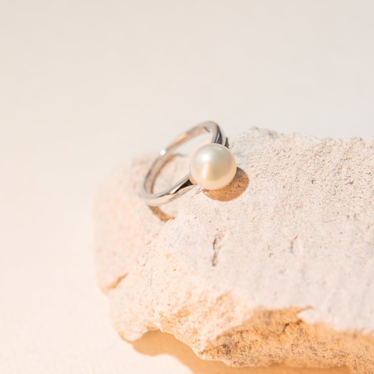 Silberner Ring mit weißer Perle Medina 104655