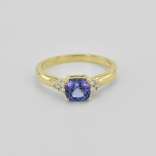 Goldener Ring mit Tansanit und Diamanten Essa
