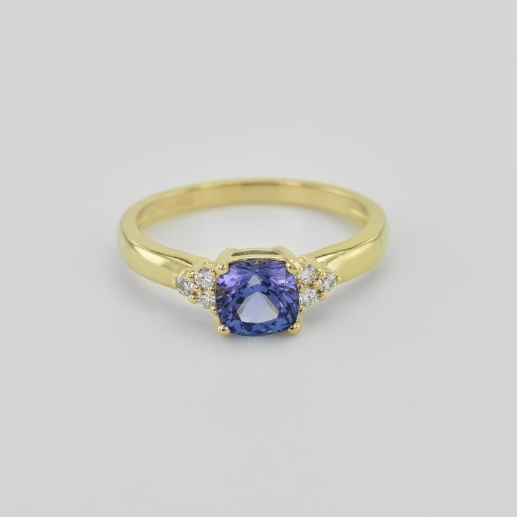 Goldener Ring mit Tansanit und Diamanten Essa 37830