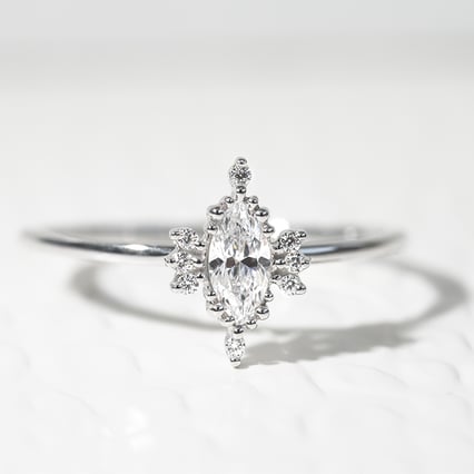 Verlobungsring mit Diamant in Marquise Form Janne