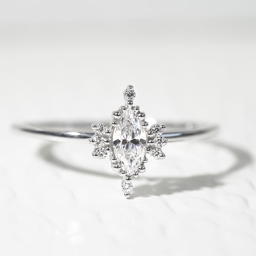 Verlobungsring mit Diamant in Marquise Form Janne
