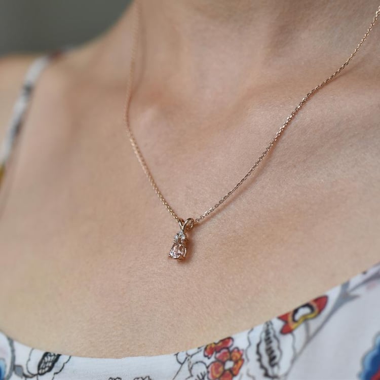 Morganitträne mit Diamanten im Anhänger aus Roségold Electrah 21284