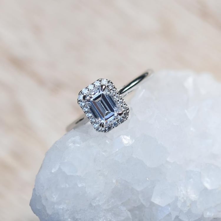 Wunderschöner Verlobungsring voll von Diamanten 49479