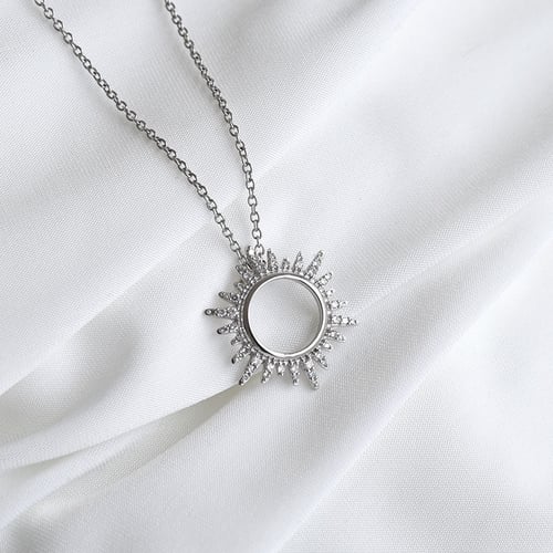 Anhänger in Sonnenform mit Diamanten Maja