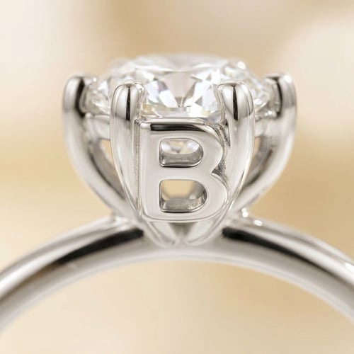 Verlobungsring mit Buchstaben und Diamanten Birdie