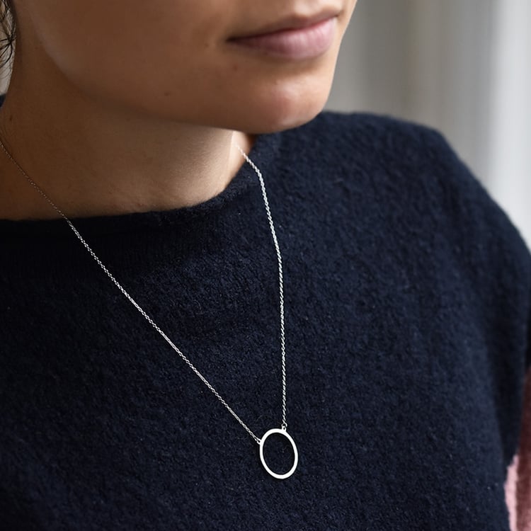 Hlaskette Silber auf einer Dame 41838