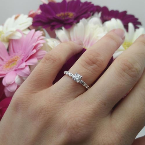 Verlobungsring mit Lab Grown Diamanten Megha