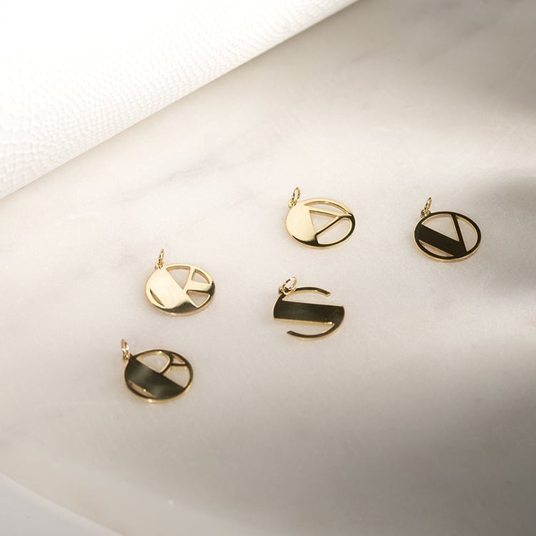 Anhänger mit ausgeschnittenem Buchstaben Alfabet 132874