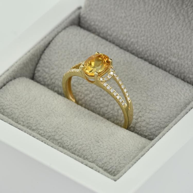 Goldener Citrinring mit Diamanten 38411
