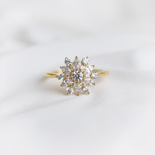 Ring mit Blume aus Diamanten Yuriy