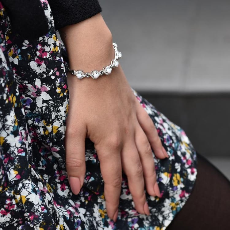 Elegantes silbernes Armband mit weißen Opalen Leobotes 31835