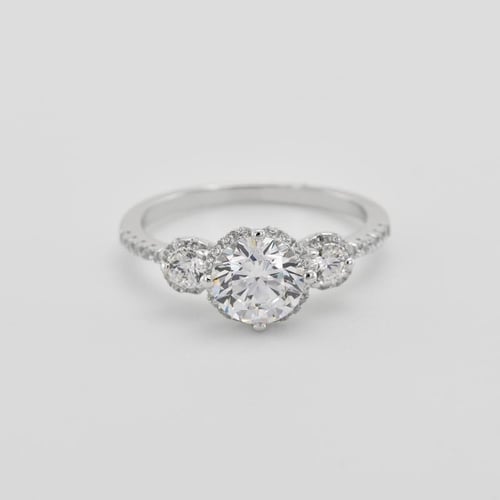 Funkelnder Verlobungsring mit Moissanit und Lab Grown Diamanten Wirk
