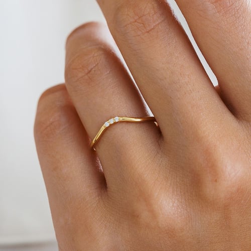 Silberring in V-Form mit drei Diamanten Cason