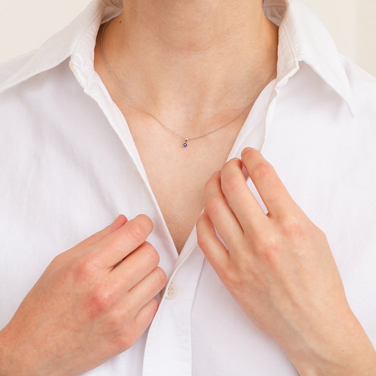 Silberner Anhänger mit einem blauen Saphir in der Größe Ihrer Wahl Quinn 123595