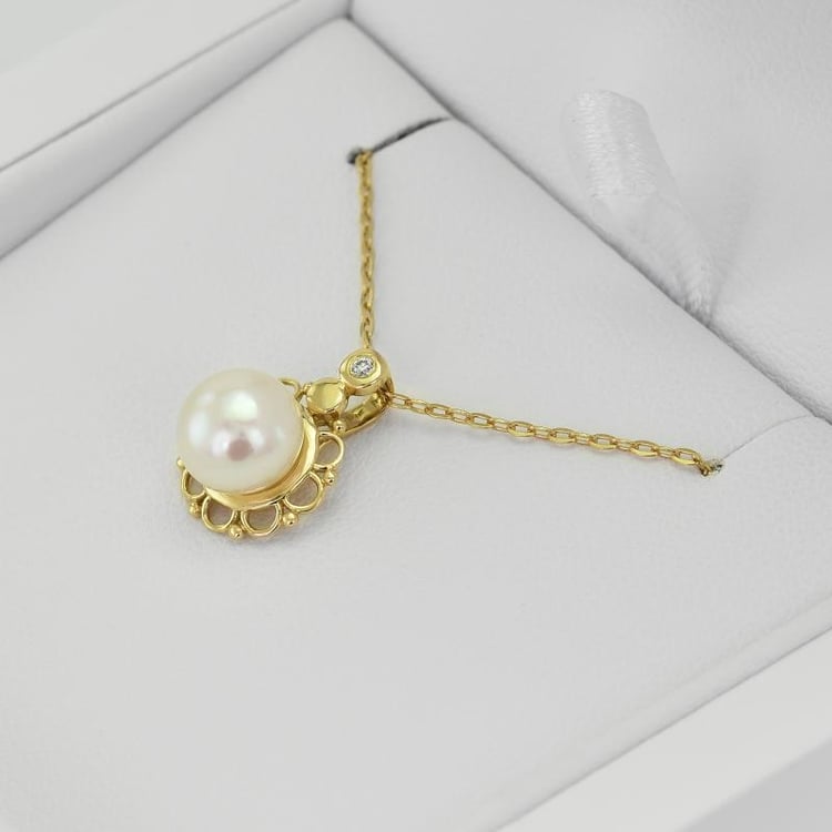 Halskette mit Perlen 7833